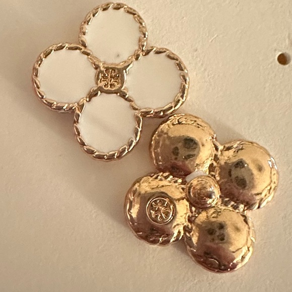 Tory Burch white enamel clover style Logo stud earrings - Picture 6 of 7